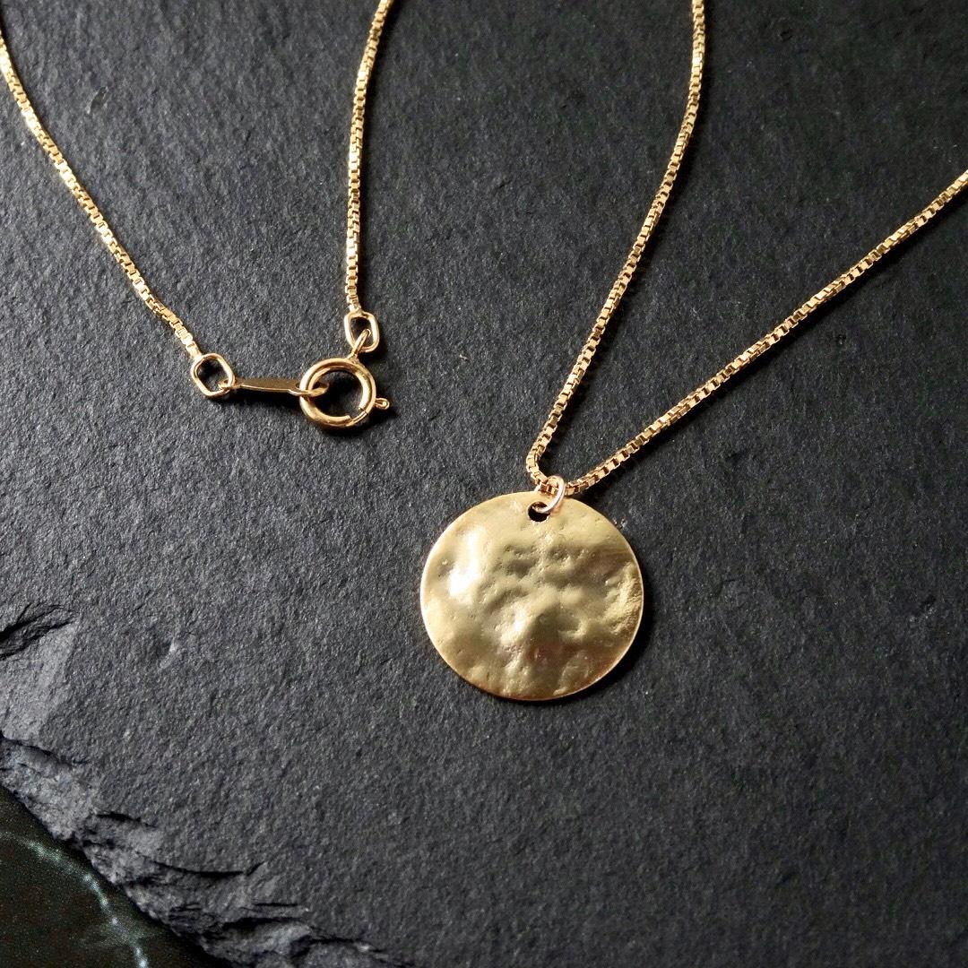 満月のようなコインのネックレス　（14kgfチェーン）金属アレルギー対応　月　コインネックレス　丸　まる　ゴールド
